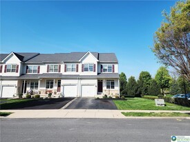 937 King Way in Breinigsville, PA - Building Photo