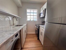 1526 Pennsylvania Ave, Unit 17 in Miami Beach, FL - Building Photo