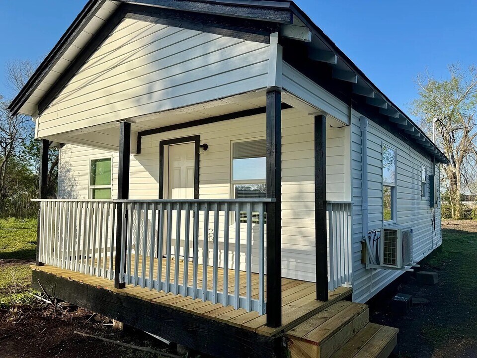 1704 Dalhart St in Dayton, TX - Building Photo