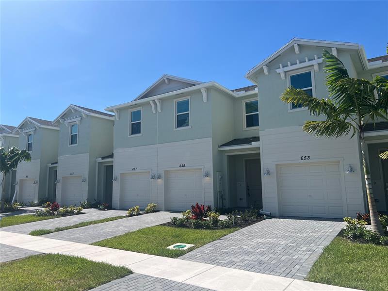 655 SE Lk Fls St in Port St. Lucie, FL - Building Photo