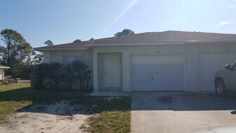 2805 Hightower Ave S in Lehigh Acres, FL - Building Photo