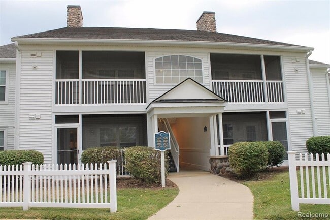 property at 2664 S Knightsbridge Cir