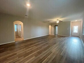 228 Star Spangled Dr in Liberty Hill, TX - Foto de edificio - Building Photo