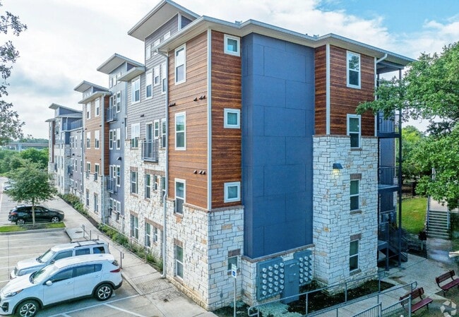 2401 E Oltorf St in Austin, TX - Building Photo - Building Photo