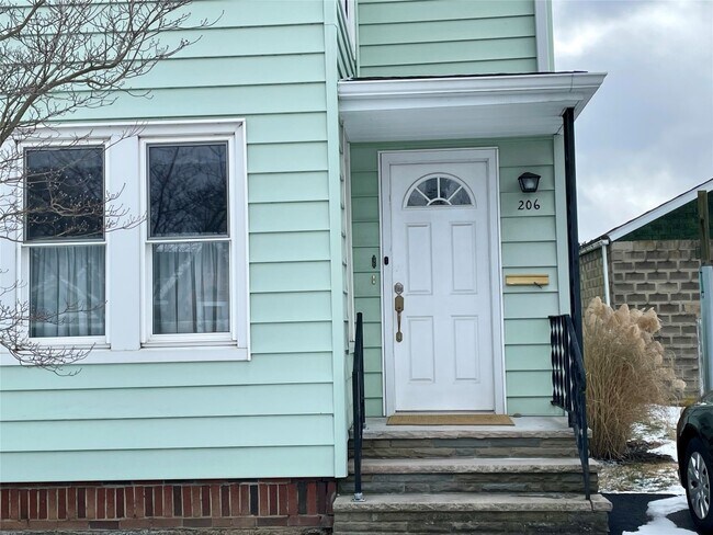 206 E Edwards St in Endicott, NY - Building Photo - Building Photo