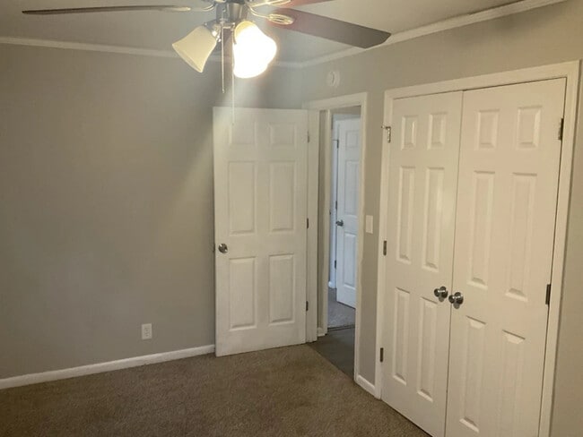 1915 Timothy Dr SW in Atlanta, GA - Foto de edificio - Building Photo