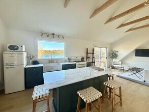 243 Basin Point Rd in Harpswell, ME - Building Photo - Building Photo