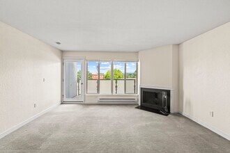 5829 NE 75th St, Unit A336 in Seattle, WA - Building Photo - Building Photo