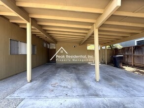 5232 Overbrook Way in Sacramento, CA - Building Photo - Building Photo