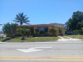 1702 NW 3rd St in Miami, FL - Building Photo - Building Photo