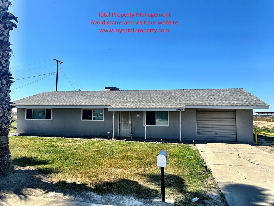 17502 Rd 64 in Tulare, CA - Building Photo