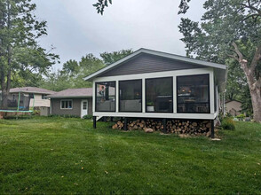 2105 Parrish St in Cedar Falls, IA - Building Photo - Building Photo