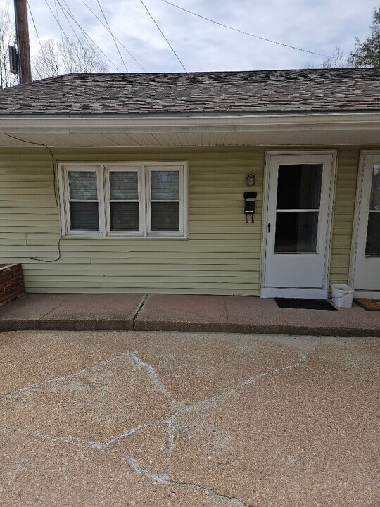 70 Elm St, Unit 70 #2 in Southbridge, MA - Building Photo