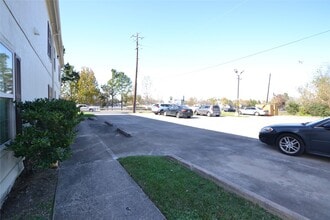 304 Dell Ct in Houston, TX - Foto de edificio - Building Photo