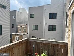 2052 Tasker St in Philadelphia, PA - Building Photo - Building Photo