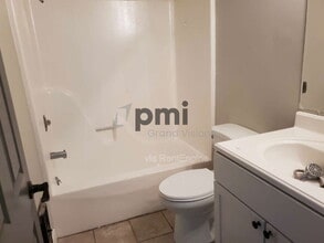 465 E Main St in Warrensburg, IL - Building Photo - Building Photo