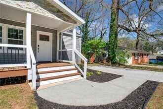 1947 Maywood Pl NW in Atlanta, GA - Foto de edificio - Building Photo