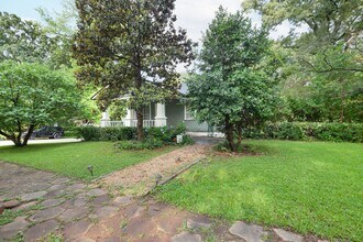 1076 Tilden St NW in Atlanta, GA - Building Photo - Building Photo
