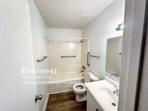 2235 Sunderland Rd in Winston-Salem, NC - Building Photo - Building Photo