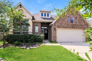 1744 Yaupon Trail Ct in Alvin, TX - Building Photo