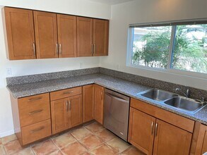 3745 Portofino Way in Santa Barbara, CA - Foto de edificio - Building Photo