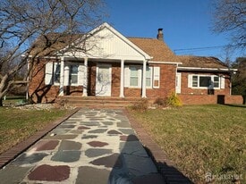 903 Park Ave in Freehold, NJ - Building Photo