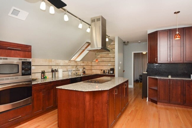 949 N Winchester Ave, Unit G03C