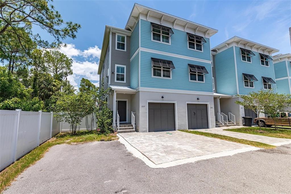 1237 Savona Dr in St. Petersburg, FL - Building Photo