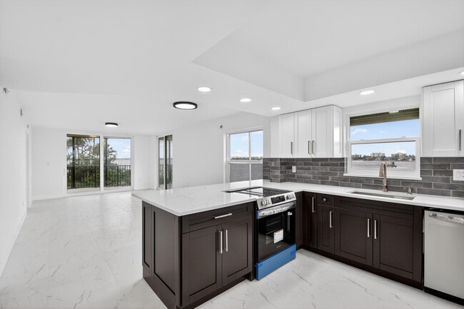 property at 896 N Federal Hwy