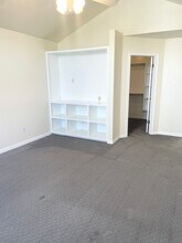 562 Pheasant Way, Unit #2 in Centerville, UT - Foto de edificio - Building Photo