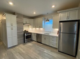 7 Vale St, Unit Apt #1 in Salem, MA - Building Photo