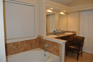 3653 Timber Bluff Ln in New Orleans, LA - Building Photo - Building Photo