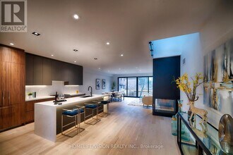 44 Doris Dr in Toronto, ON - Building Photo - Building Photo