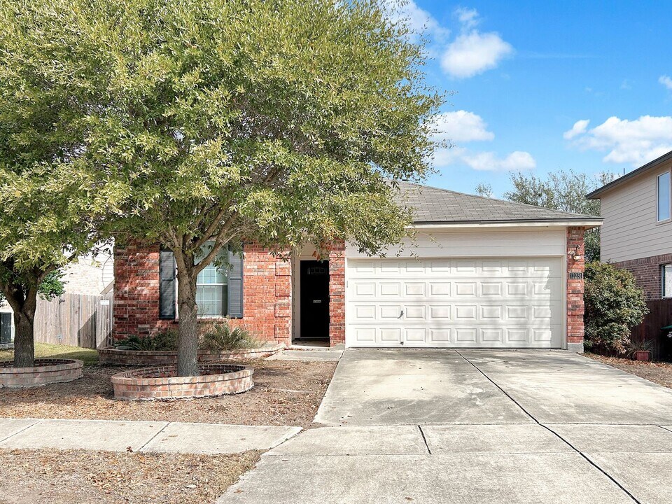 12231 Eden Ml in San Antonio, TX - Building Photo