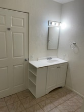 32350 Rancho Vista Dr in Cathedral City, CA - Building Photo - Building Photo
