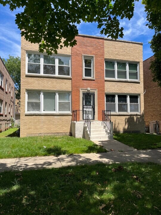 4934 Mulford St in Skokie, IL - Building Photo