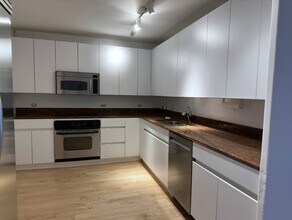 2400 N Lakeview Ave in Chicago, IL - Building Photo - Building Photo