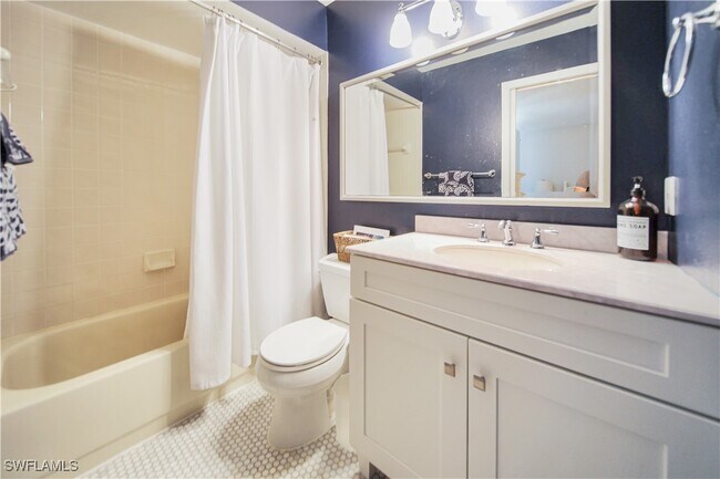 2058 Arbour Walk Cir in Naples, FL - Building Photo - Building Photo