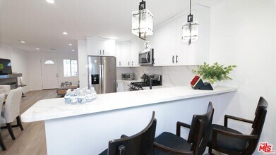 4522 Mammoth Ave in Los Angeles, CA - Building Photo - Building Photo