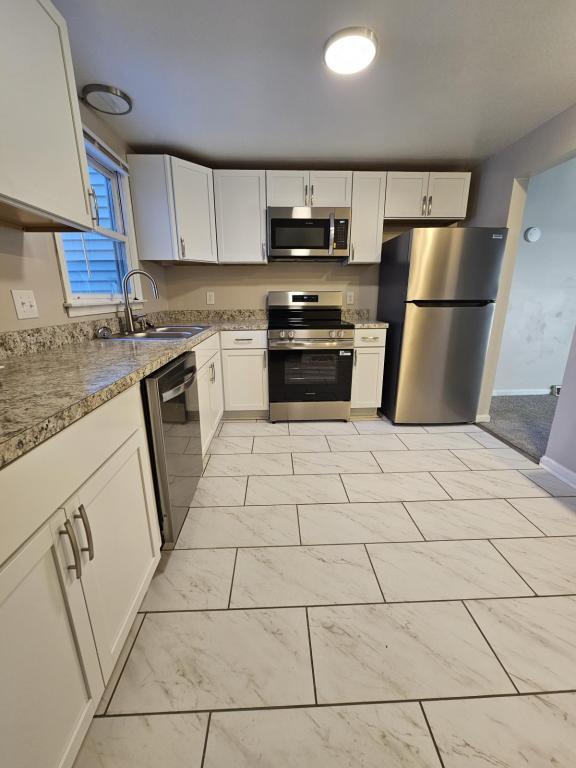 8170 Honeysuckle Dr in Liverpool, NY - Building Photo - Building Photo