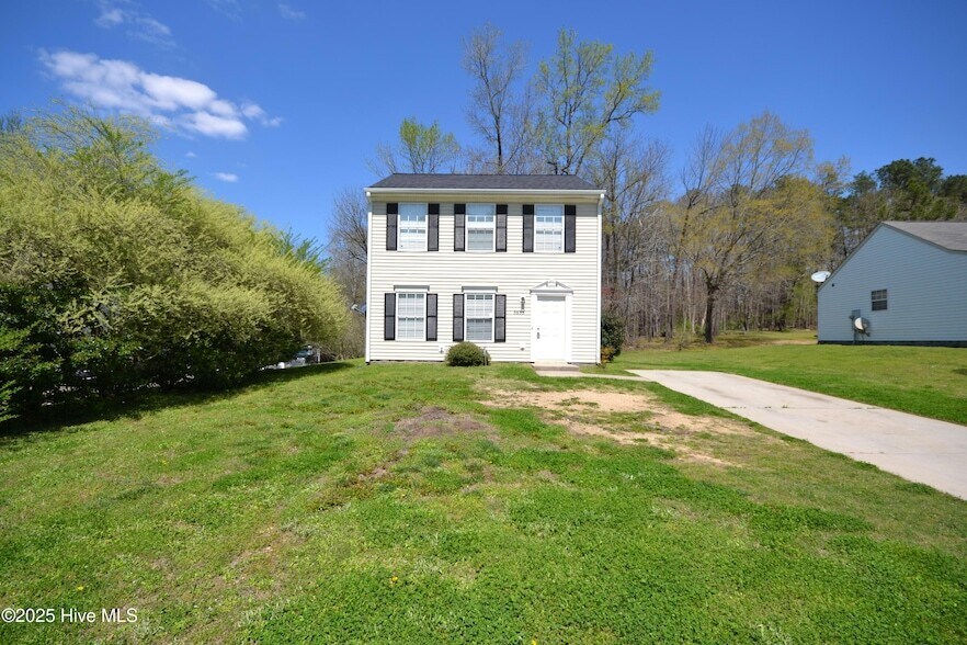 5833 Chatmoss Dr in Raleigh, NC - Building Photo