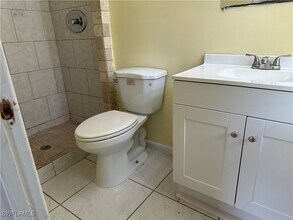 8 Roanoke Dr in Ft. Myers, FL - Building Photo - Building Photo