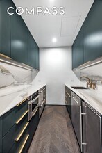 340 Albany St in New York, NY - Building Photo - Building Photo