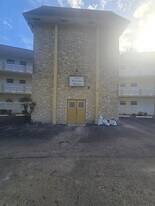 5151 W Oakland Park Blvd in Lauderdale Lakes, FL - Building Photo