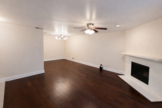 4777 Cedar Springs Rd, Unit 8D in Dallas, TX - Building Photo - Building Photo