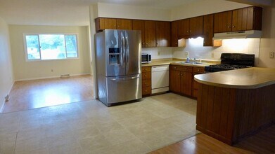 1175 Lindale Dr in Marion, IA - Foto de edificio - Building Photo