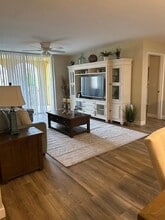 19701 E Country Club Dr in Aventura, FL - Building Photo - Building Photo