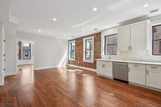 35 Main St in Millburn, NJ - Building Photo - Building Photo