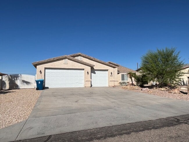 1911 Willow Ave in Lake Havasu City, AZ - Building Photo - Building Photo