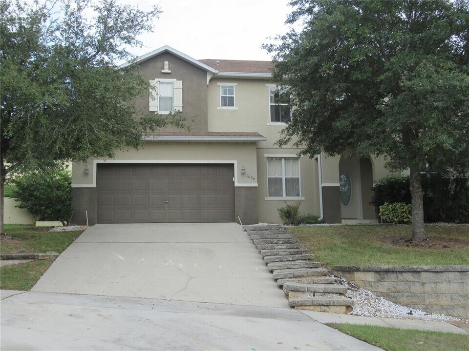 1097 Sailing Bay Dr in Clermont, FL - Building Photo